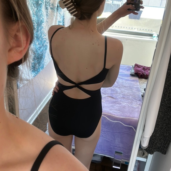 Twist back detail black leotard 🎀 balletcore ballerinacore 🎀 - Picture 2 of 5